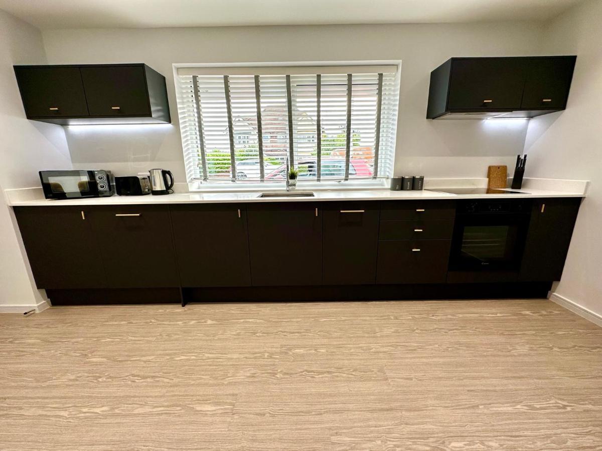 Stunning Brand New House - Sleeps 6 - Free Parking - Great Location - Fast Wifi - Smart Tv - Close To Poole & Bournemouth & Sandbanks Esterno foto