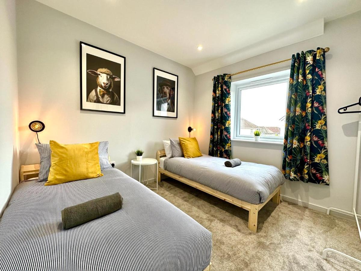Stunning Brand New House - Sleeps 6 - Free Parking - Great Location - Fast Wifi - Smart Tv - Close To Poole & Bournemouth & Sandbanks Esterno foto