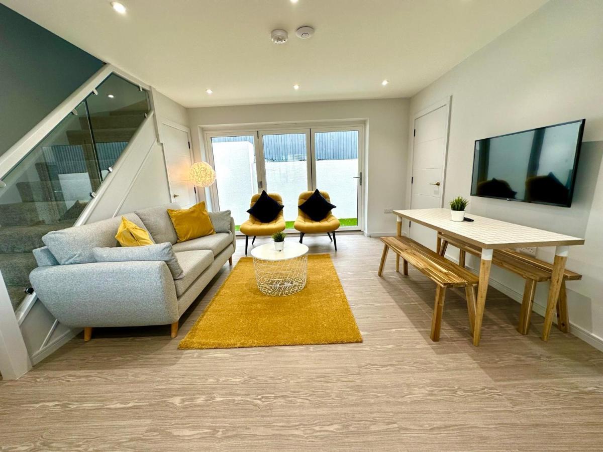 Stunning Brand New House - Sleeps 6 - Free Parking - Great Location - Fast Wifi - Smart Tv - Close To Poole & Bournemouth & Sandbanks Esterno foto