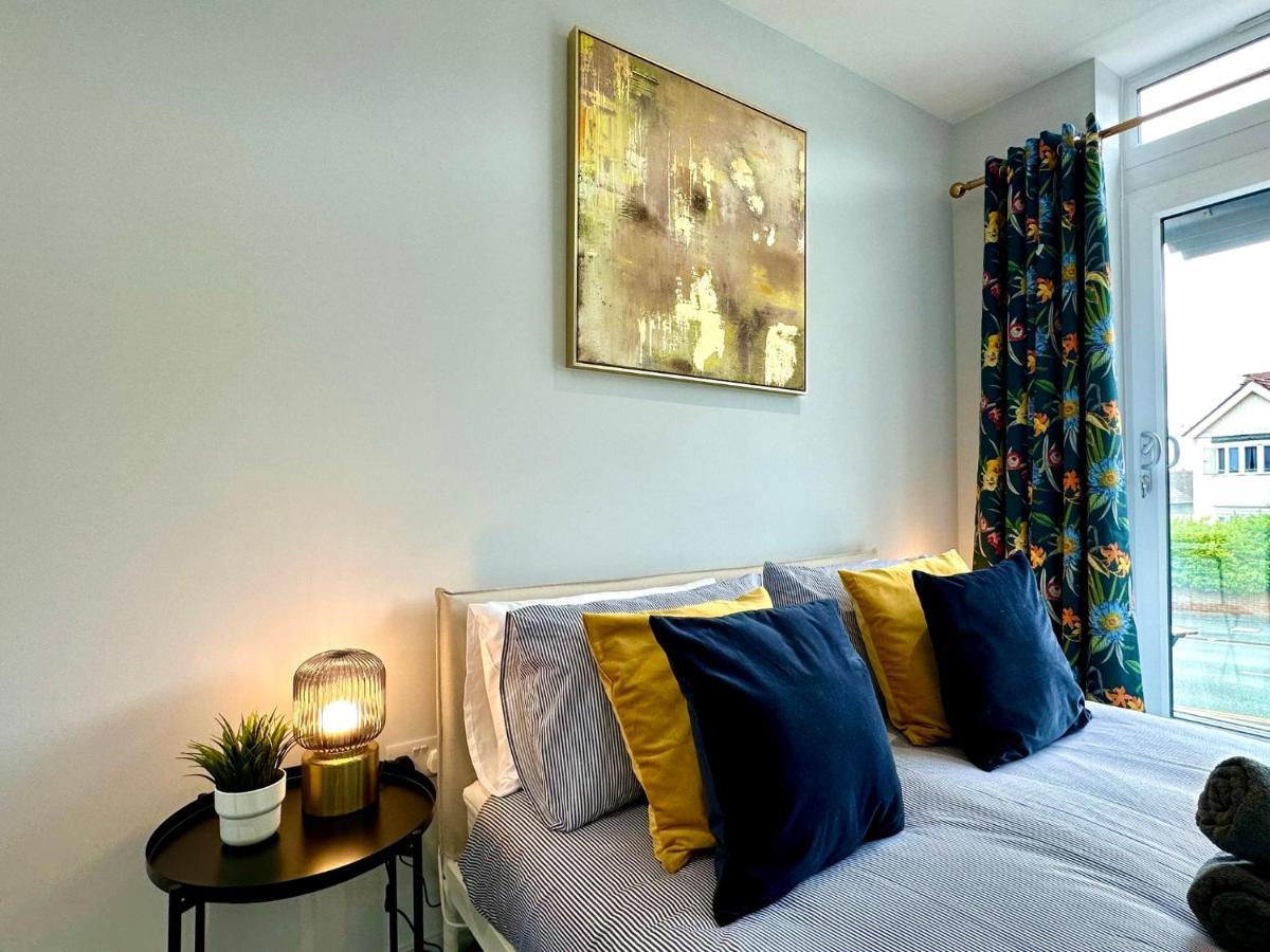 Stunning Brand New House - Sleeps 6 - Free Parking - Great Location - Fast Wifi - Smart Tv - Close To Poole & Bournemouth & Sandbanks Esterno foto